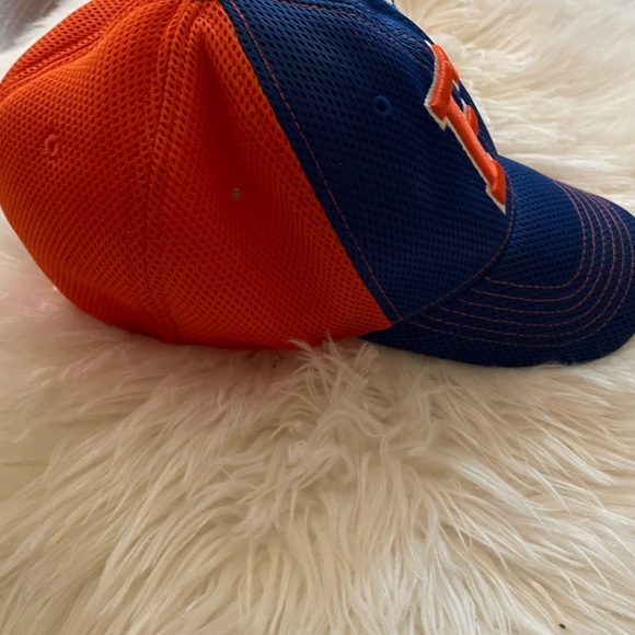 Florida Gators Blue Embroidered One Fit Ball Cap Hat Top Of The World TOW Chomp - Picture 2 of 4